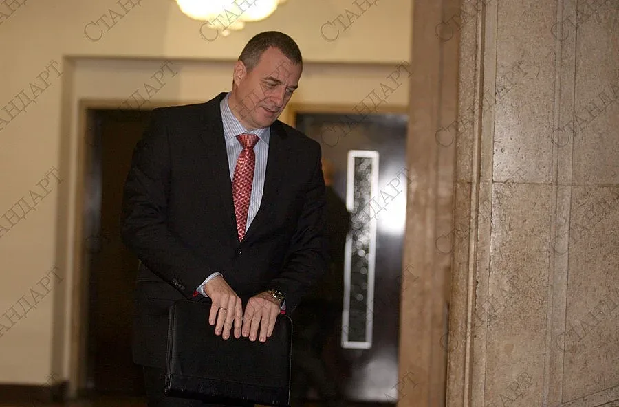 Бежанците задължени да се трудят и учат