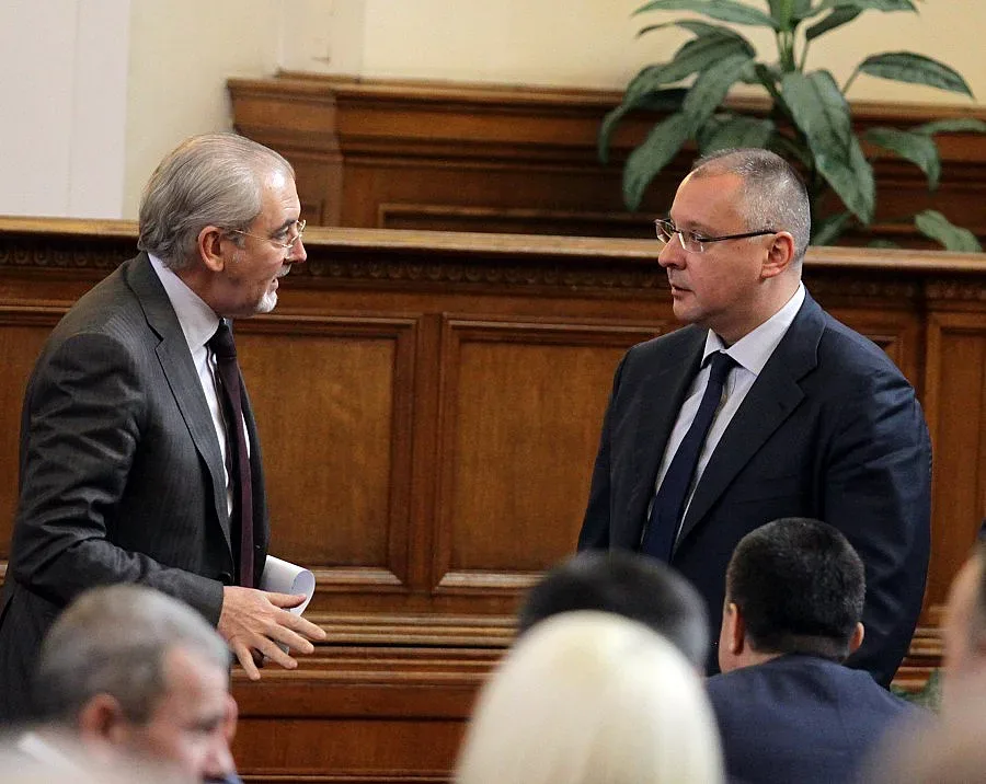 Местан гласува с Бойко, подкрепи Станишев