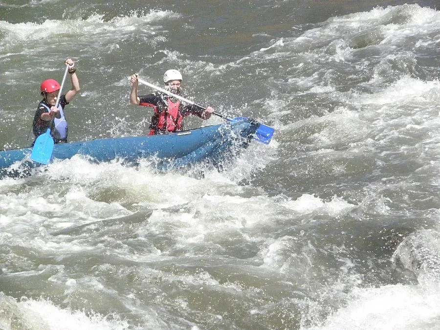 Рафтъри с водно шоу за старта на сезона