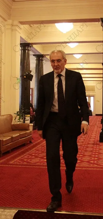 След кафето Местан черпи и с десерт