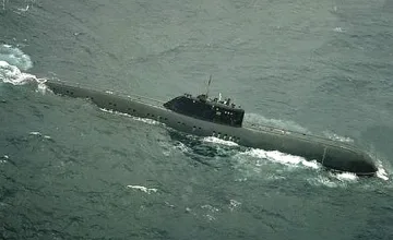 Търсят наши моряци, спасили матроси от К-8
