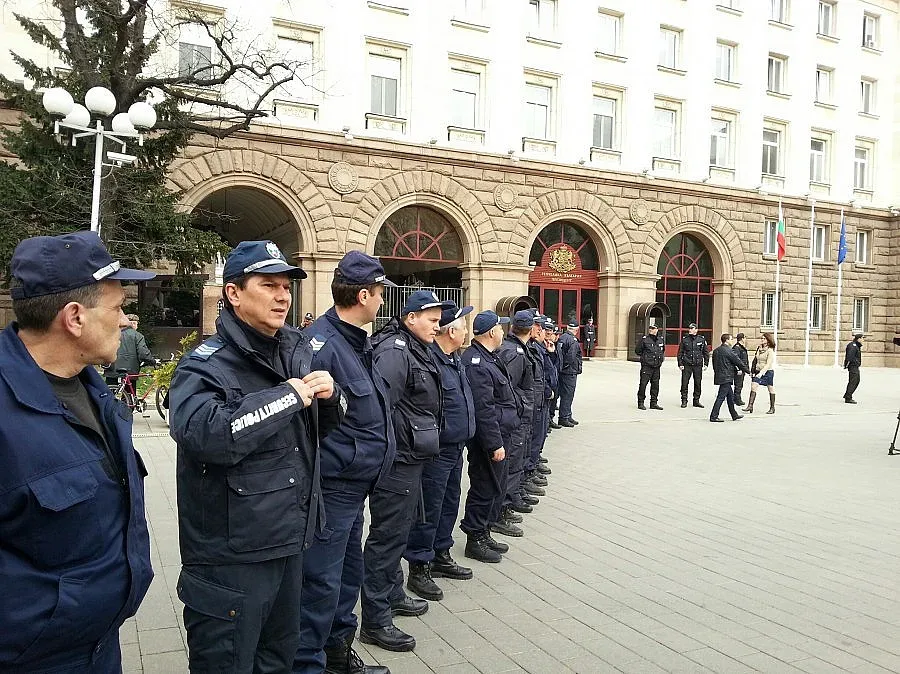 Жена получи епилептичен припадък на протеста пред президентството
