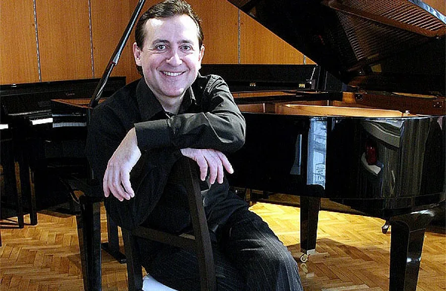 Шопен с Людмил Ангелов в "България"