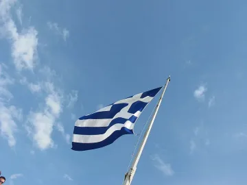 Гърция реже наполовина парите на партиите