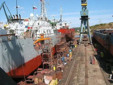 "Флотски арсенал" ремонтира военни кораби на Русия