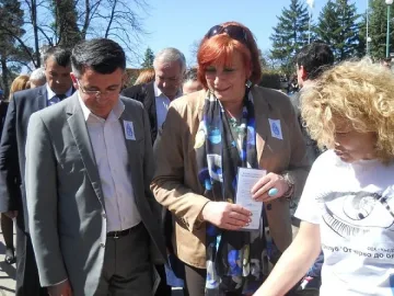 Искра Михайлова гост на празника на водата в Кърджали