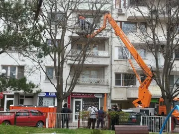 Измъкнаха варненеца Валентин чрез пожарникарски кран