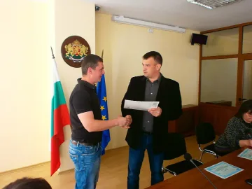 Бисер Николов връчи удостоверения на над 30 хотелиери и туроператори 