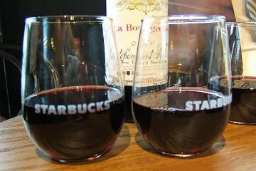 Starbucks разширява продажбите на вино и бира
