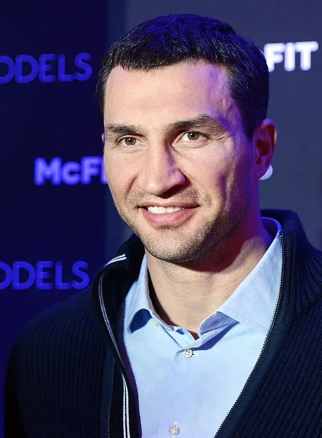 ВИДЕО: Американец уцели Кличко в гърдите с обувка 