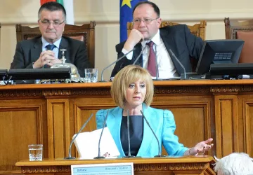 Манолова: Президентът наруши закона в интерес на ГЕРБ