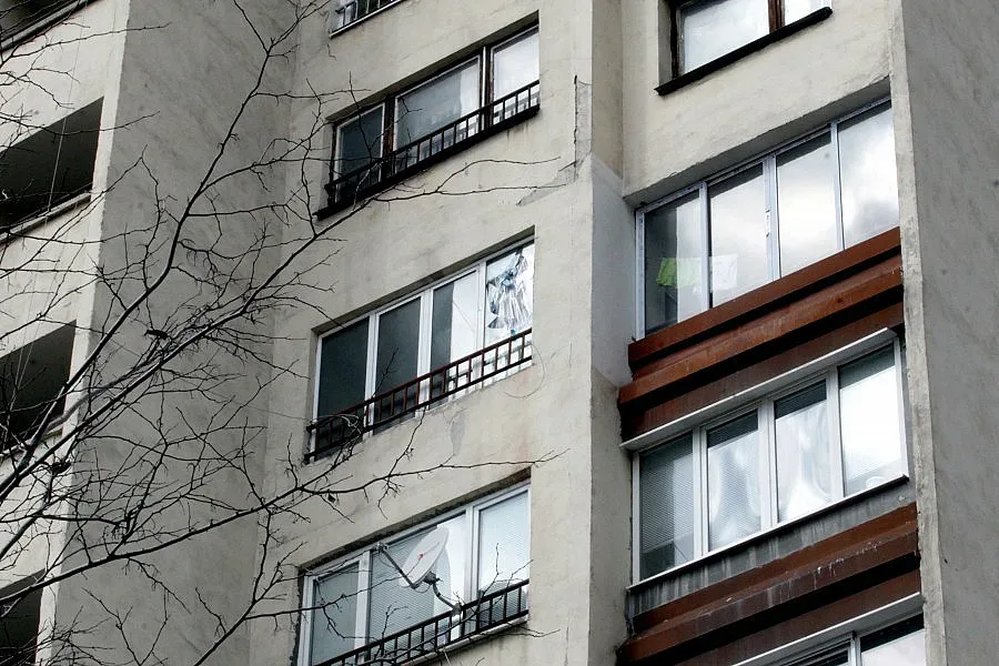 Луд с брадва тормози цял квартал