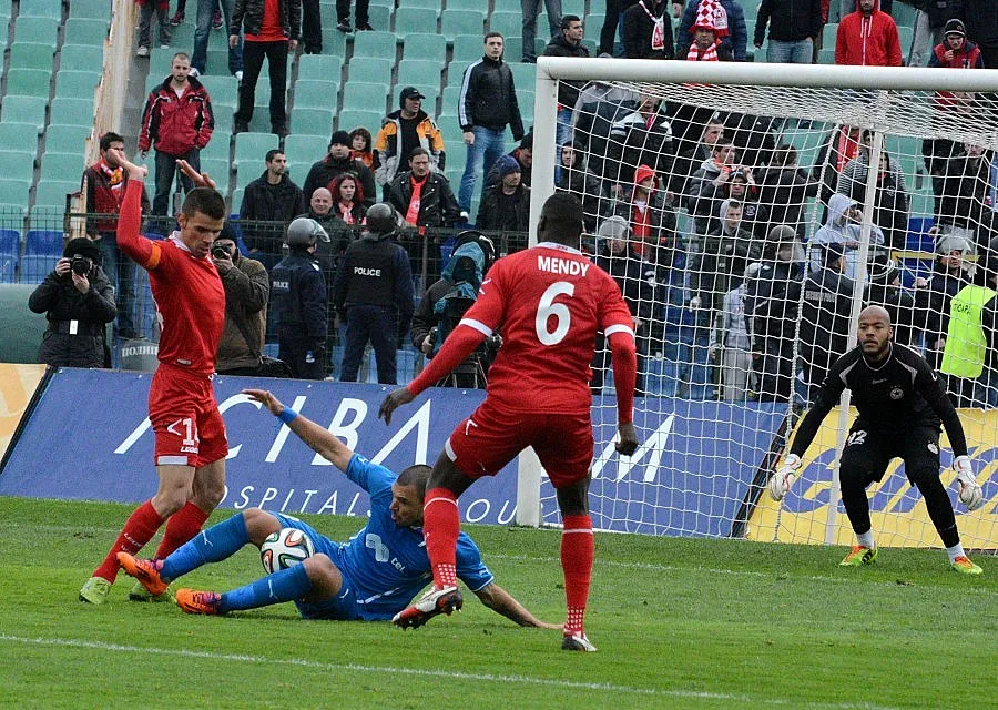 Дават по 100 бона за акции на ЦСКА