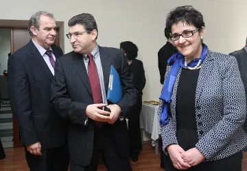 Ловят коли и имоти без платен данък