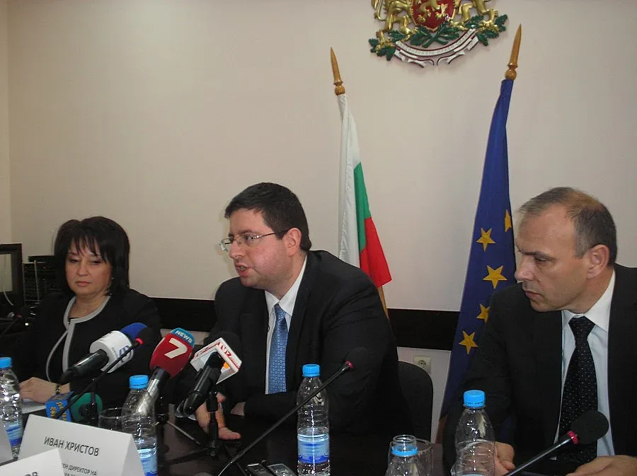 Чобанов: Ще емитираме 3 млрд. лв в най-изгодното време