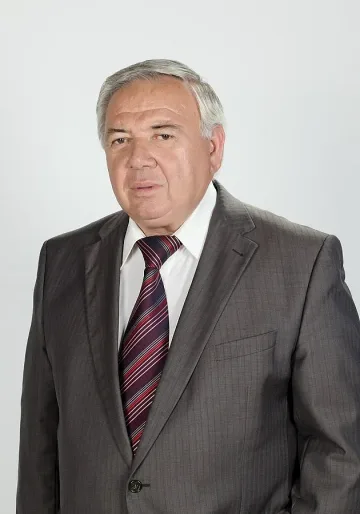 Ученици и учители с благодарствено писмо до кмет