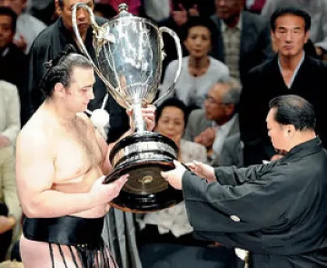 Котоошу престава да се състезава