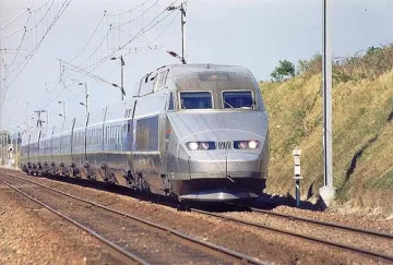 Влак блъсна автобус в Турция