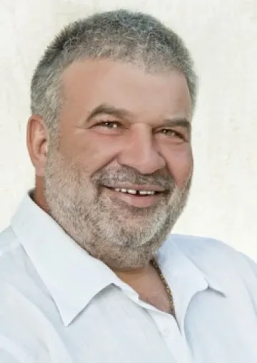 Кметът Милев се крил в землянка след афера