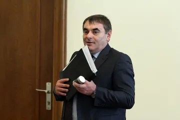 Министър търси късмета си във Видин