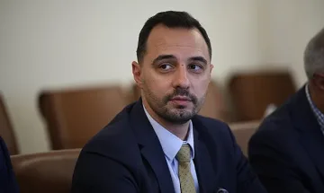 Министър на "Промяната" хвърли бомба със заплатите