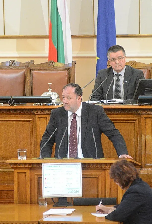 Миков: Няма сближаване, за да се излъчи позиция за Украйна