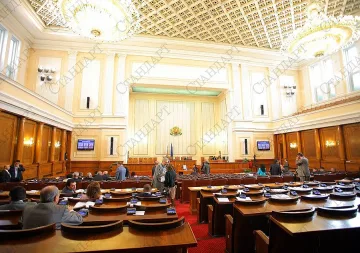 В парламента: Орел, рак и щука заради Украйна