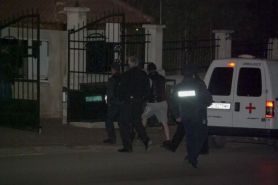 Пускат Брендо вкъщи