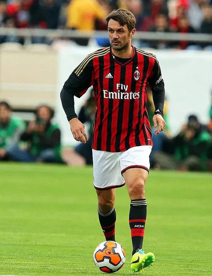 Малдини беснее: Рушат Милан 