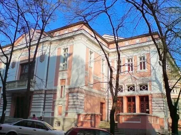 Заралии на „търси се” за култова пиеса