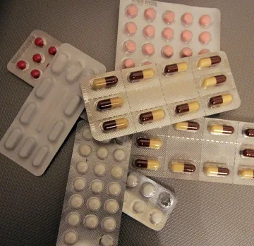 Намалиха цените на 842 лекарства