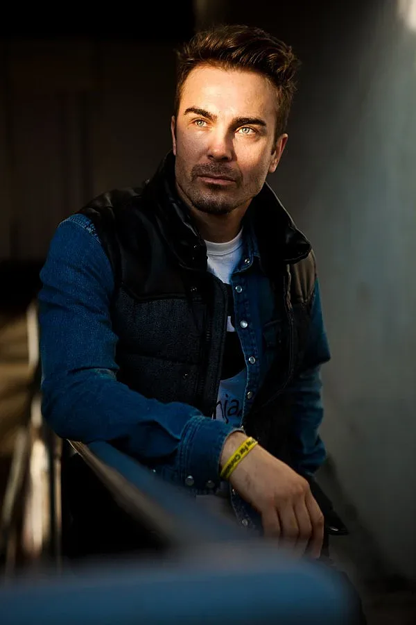 Кейдж ревнува от Касабов