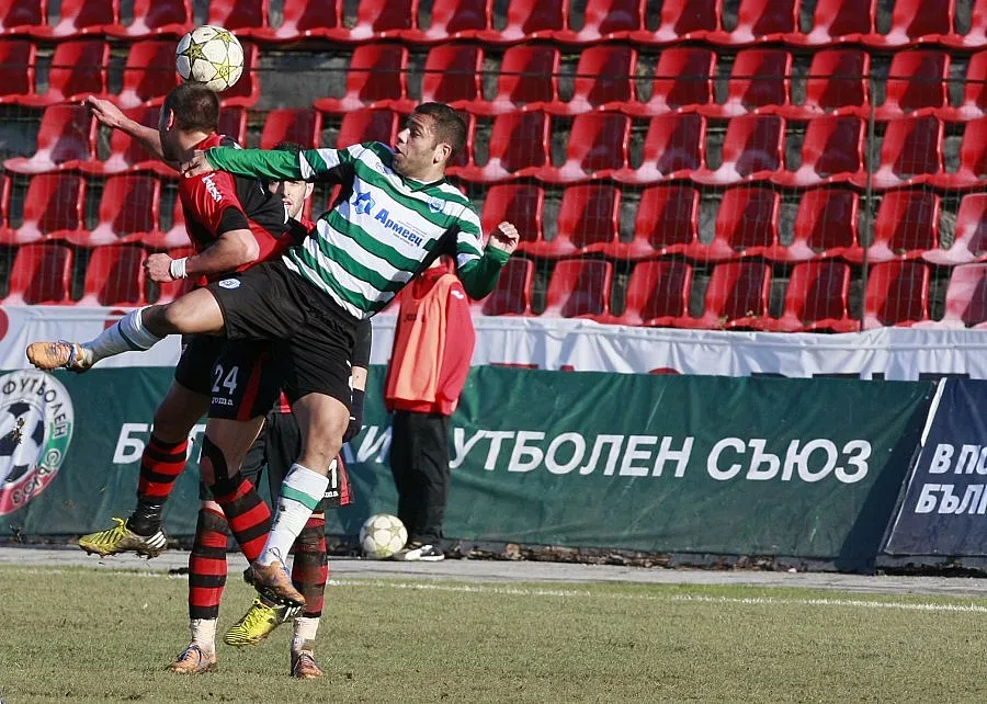 "Локо" (Сф) откри сезона на морето