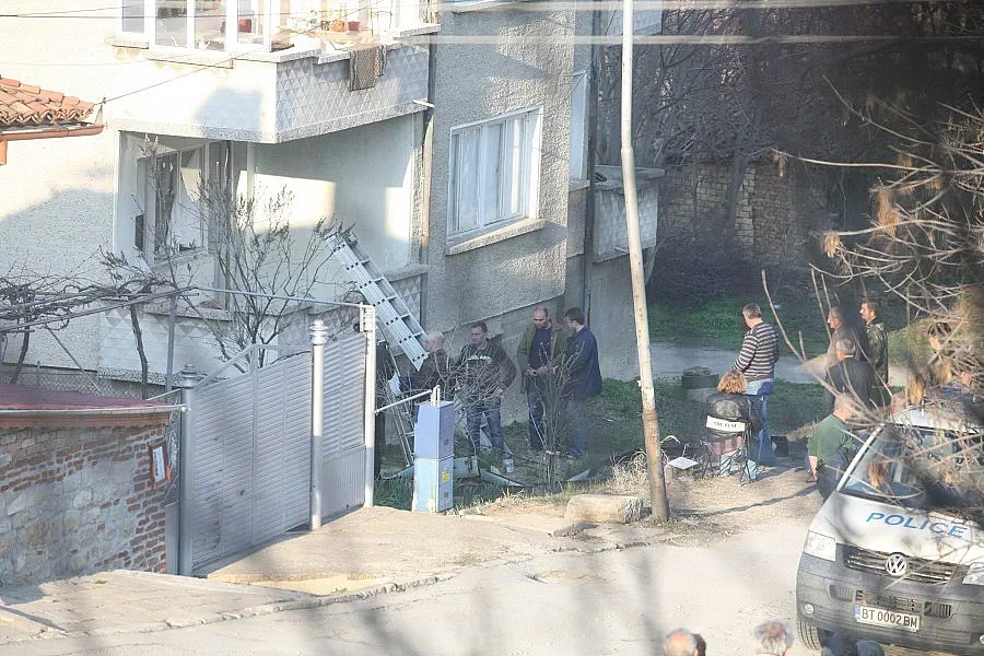 На разпита в болницата: Петко мълчи, пита за майка си