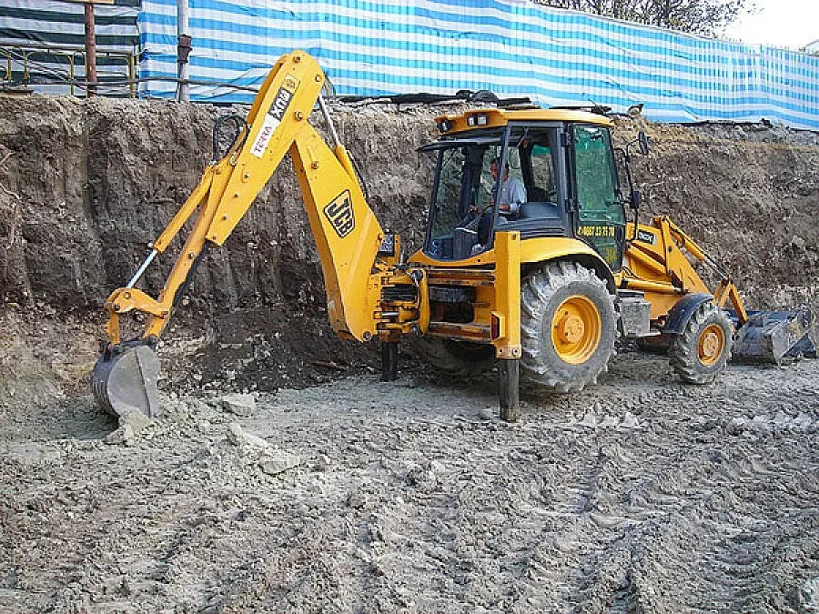 Спират с багер водата на длъжници