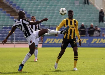 "Канарчетата" надвиха в пловдивското дерби, размениха се шамари