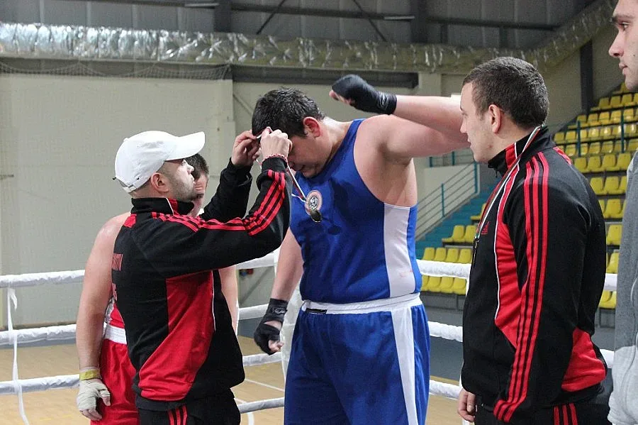 Зрелищни битки на финала на боксов турнир