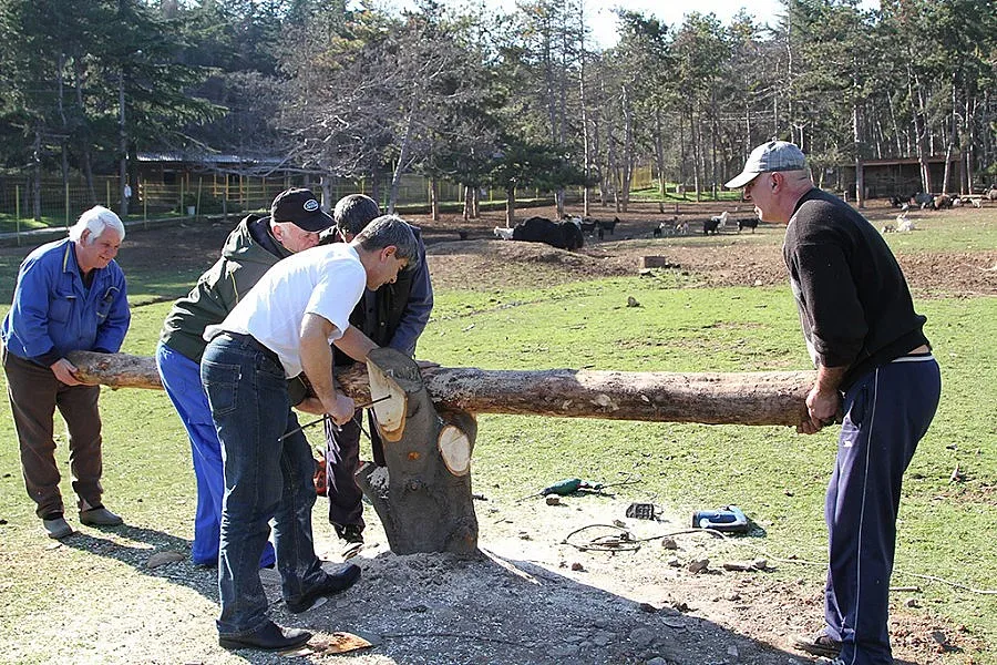 Люлки за животните в старозагорския зоопарк