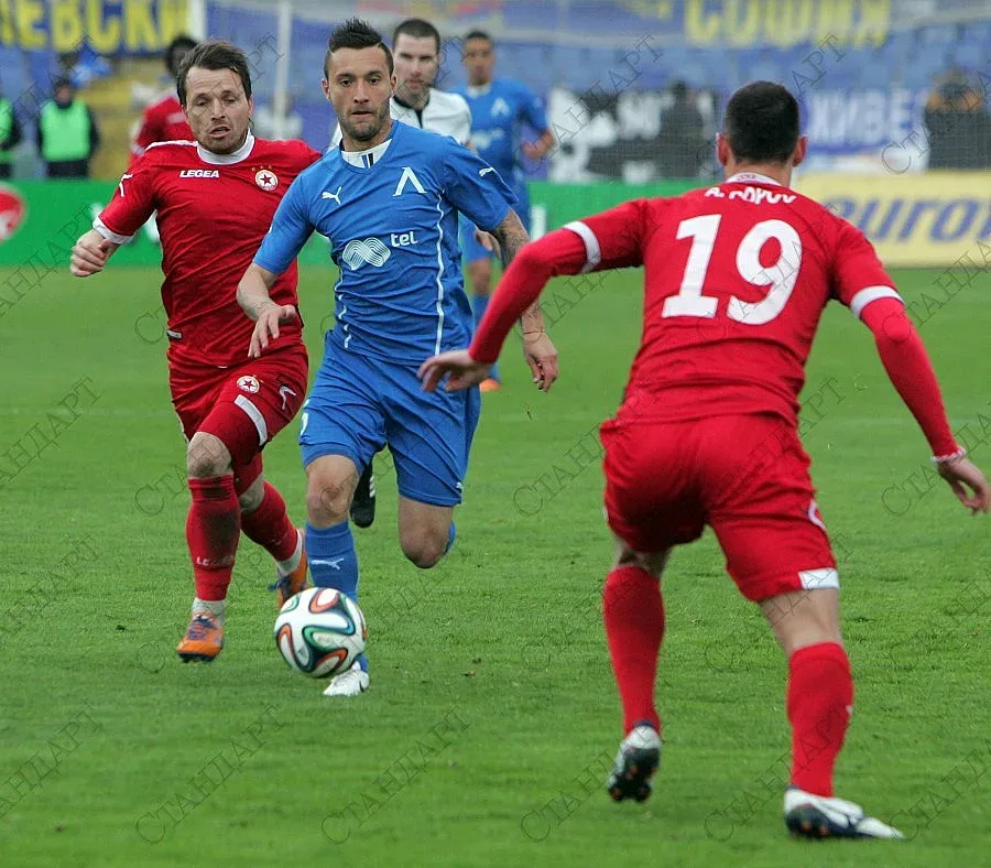 ЦСКА надви "Левски" в инфарктен край