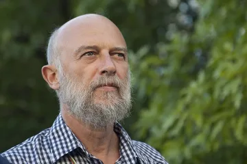 Едвин Сугарев е сред фаворитите в поетичния конкурс "Христо Фотев"