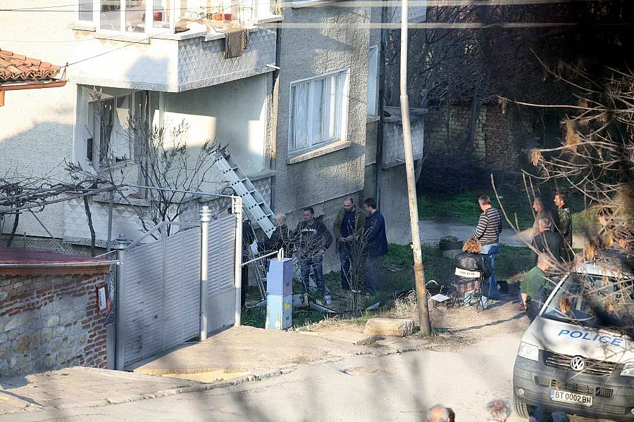 Каза "Предавам се" и уби барета