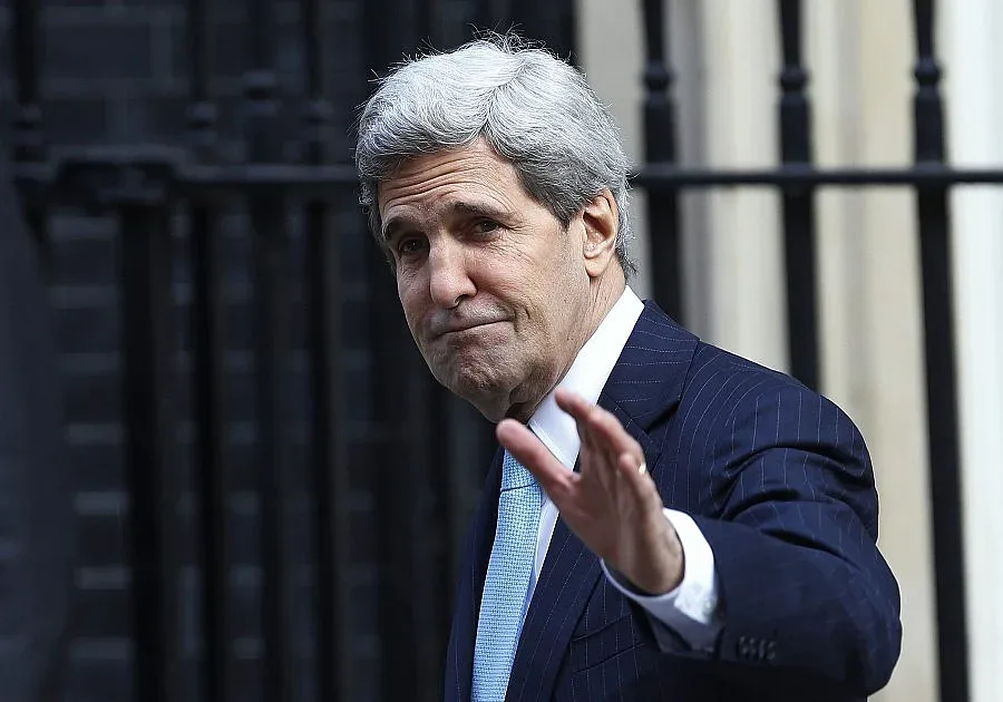 Кери обсъжда кризата в Украйна със Сергей Лавров