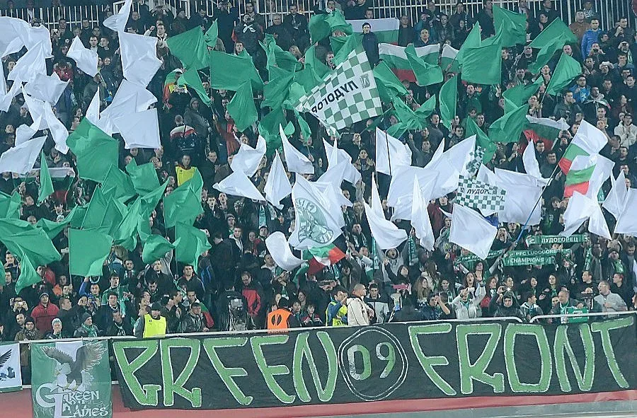 Счупи се влак с фенове на Лудогорец от Пловдив