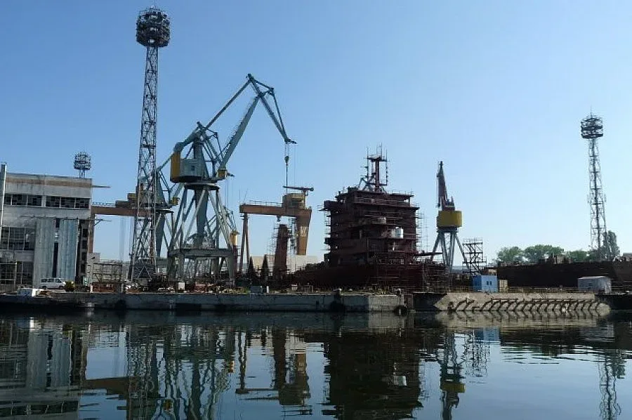 Разпродават на търг "Бургаски корабостроителници"