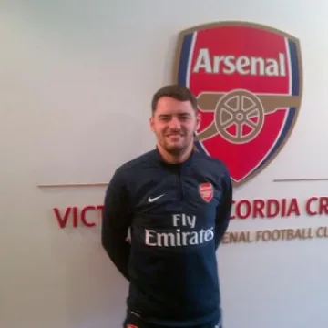 120 хлапета тренират футбол със спец на "Арсенал"