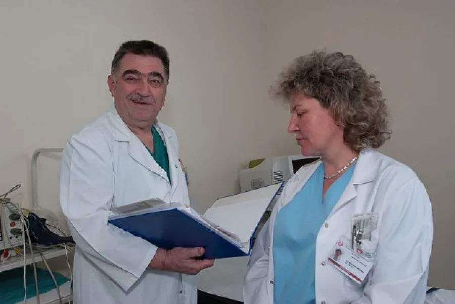 Купете въздушни линейки вместо депутатски коли