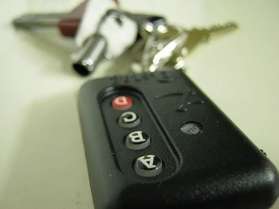 Глобяват шофьори за счупена аларма