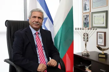 Сирия и Иран хвърлят прах в очите на света