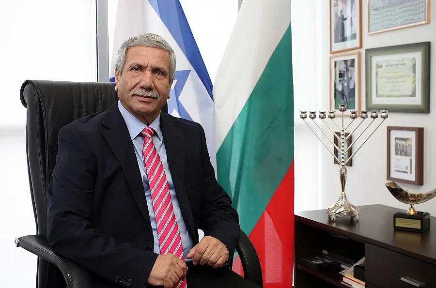 Сирия и Иран хвърлят прах в очите на света