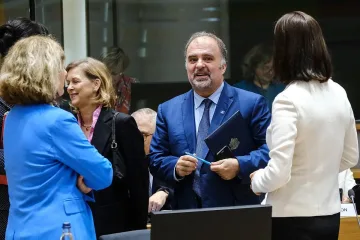 Министър Тодоров дръпна юздите! Нов начин на финансиране в културата